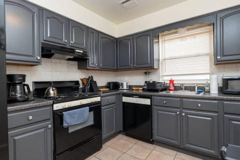 Coffee/tea facilities, Kitchen or kitchenette, minibar, pet friendly, stove, toaster