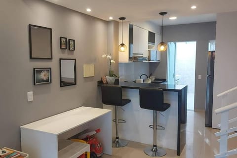 Kitchen or kitchenette, Dining area, minibar