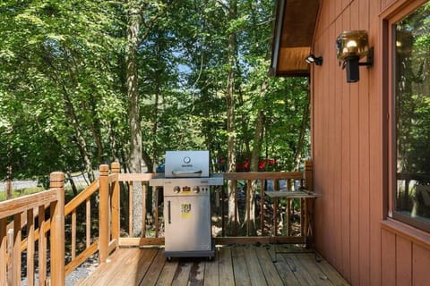 The Black Forest Chalet - Hot Tub, Hiking, Kayak Chalet in Stroud Township