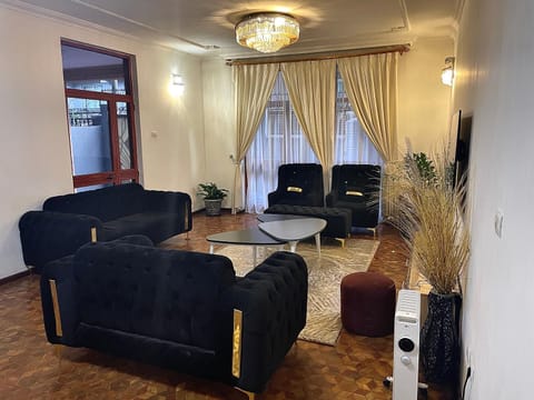 METRO Deluxe Specious Home in a Great Neighborhood!! Casa in Addis Ababa