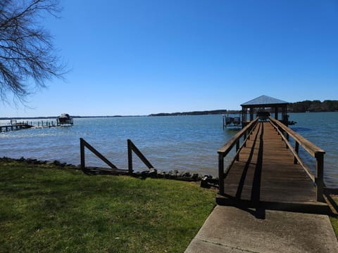 Lakefront Paradise House in Mooresville