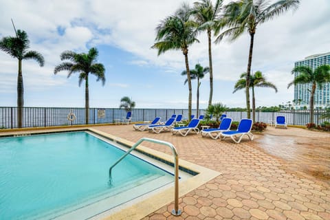 Riverfront Fort Myers Condo with Community Amenities Condo in North Fort Myers