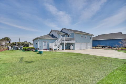 Bright Kitty Hawk Home with Hot Tub, Walk to Beach! House in Kitty Hawk