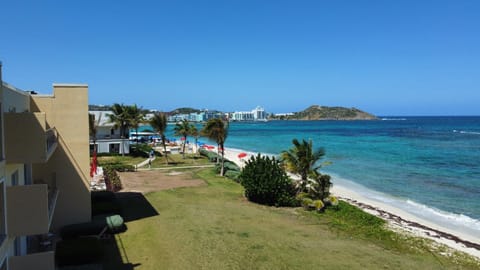 Suite with private beach Condo in Sint Maarten