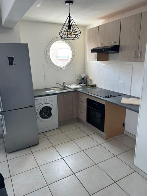 Kitchen or kitchenette, pet friendly, stove, washing machine