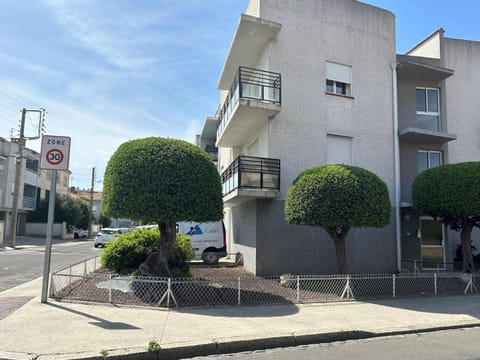 Property building, Neighbourhood, Street view