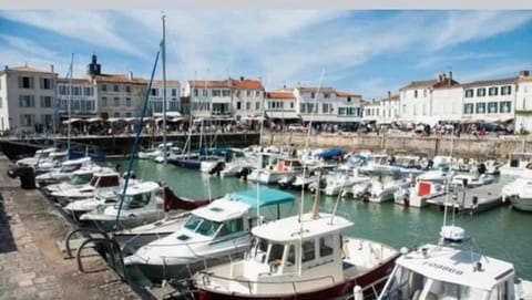 Maison front de mer La Flotte House in La Flotte