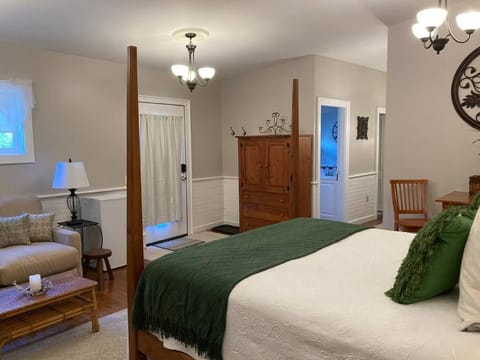 Serene Suite by Taconic Ridge, Catamount, Tanglewood, Berkshires Apartment in Hillsdale