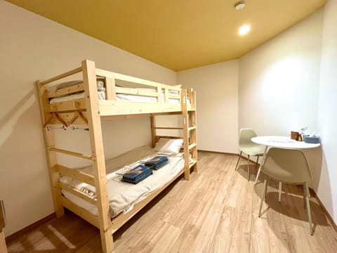 Bed, Photo of the whole room, bunk bed