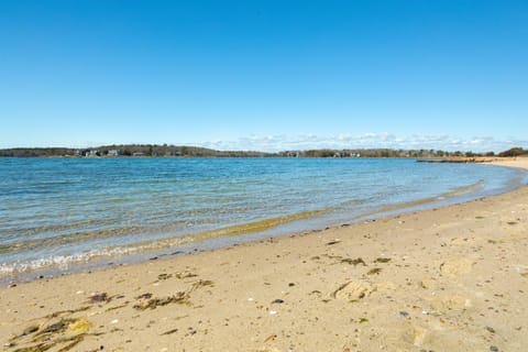 Charming Pocasset Getaway with Patio Less Than 1 Mi to Beach Maison in Pocasset