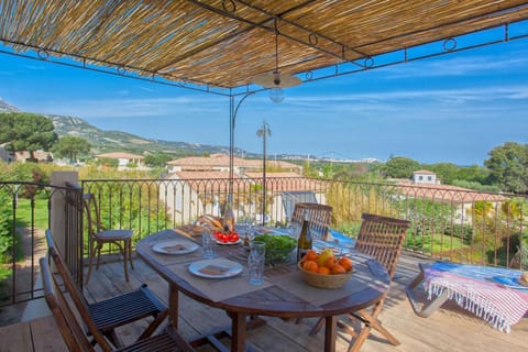 Patio, Spring, Day, Natural landscape, View (from property/room), Balcony/Terrace, Food and drinks, Dining area, Food, Mountain view