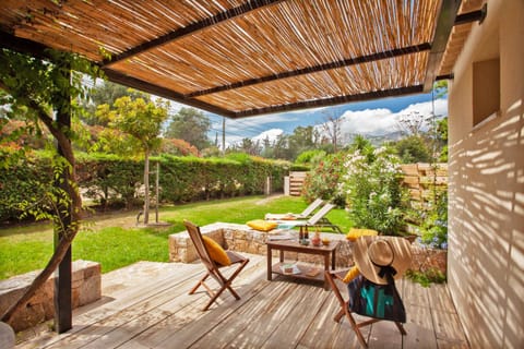 Patio, Day, Garden, Dining area, Garden view