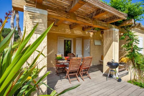 Patio, Spring, Day, Garden, Balcony/Terrace, Dining area