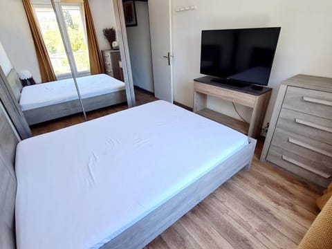 Appartement T3 au calme à 600 m des plages avec Parking, Wi-Fi et équipements modernes - FR-1-316-331 Apartment in Six-Fours-les-Plages