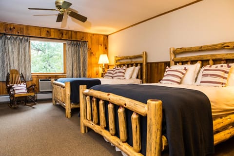 Garnet Hill Lodge Resort in Indian Lake