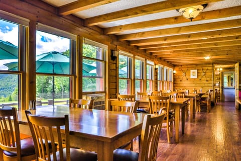 Garnet Hill Lodge Resort in Indian Lake