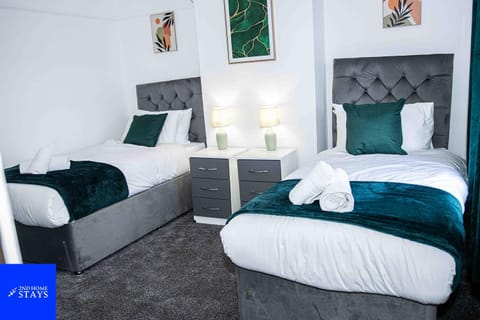 2ndHomeStays-3 Bedroom House - Sleeps 6 - City Centre -Stoke-on-Trent Condo in Stoke-on-Trent