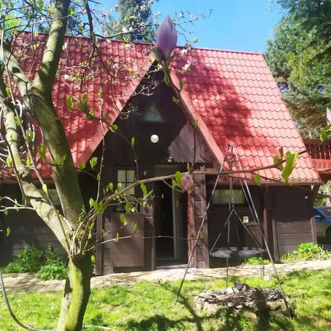 Property building, Facade/entrance, Day, Garden, Garden view