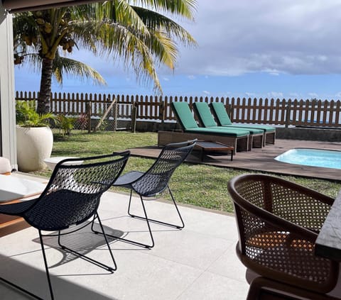 View (from property/room), Sea view, Swimming pool