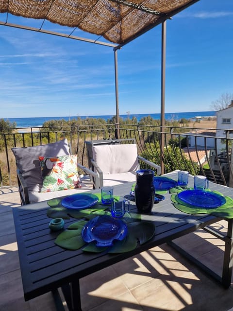 Balcony/Terrace, Seating area, Dining area, Sea view