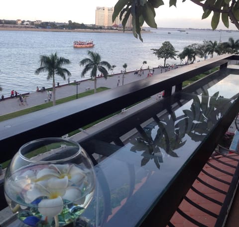 View (from property/room), Balcony/Terrace, River view, Sea view