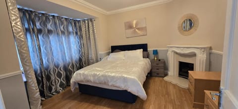 Avala, 5/6 Bed House in Romford Apartment in Romford