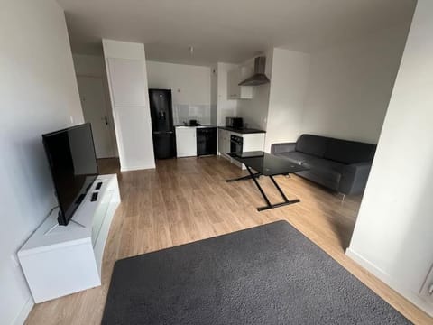 Appartement T2 2e etage parking gratuit sur place Apartment in Cergy