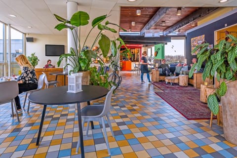 Restaurant/places to eat, Lobby or reception