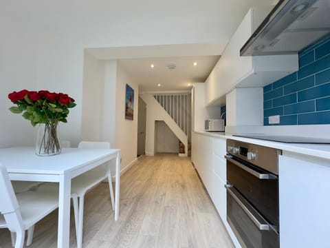 Dining area, kitchen