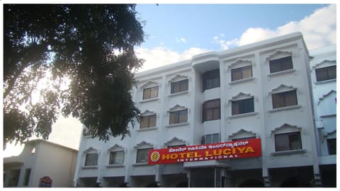 Property building, Facade/entrance, Photo of the whole room, Logo/Certificate/Sign