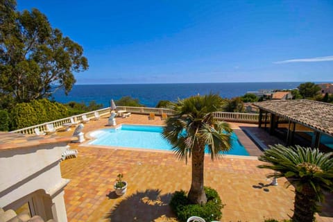 Sublime Villa 10 People - Seaside - Private Pool Villa in Saint-Raphael