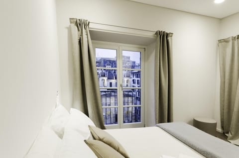 Bed, Day, View (from property/room), City view