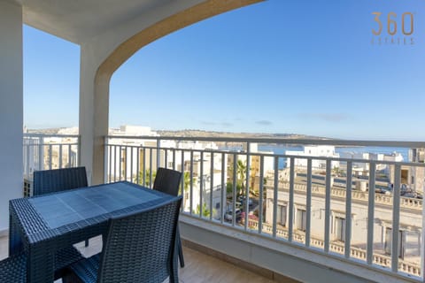 Day, Natural landscape, Balcony/Terrace