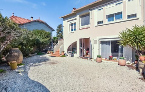 2 Bedroom Gorgeous Home In Le Pontet House in Le Pontet