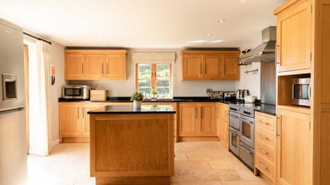 Property building, Kitchen or kitchenette, dishwasher, minibar, stove