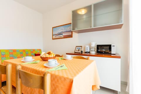 TV and multimedia, Living room, Dining area