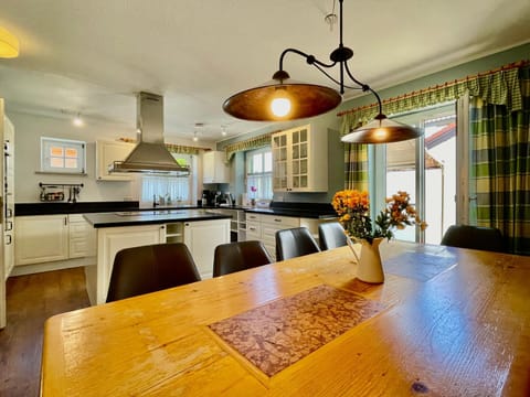 Dining area, kitchen