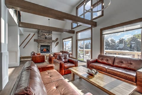 Modern 7 Bedroom Luxury Chalet at Tyrolean Blue Mountain Chalet in Grey Highlands