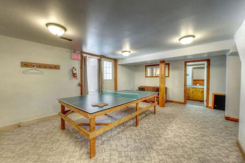 Game Room, Game Room, Table tennis