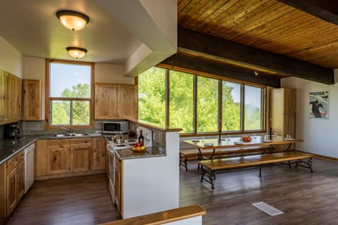 6 Bedroom Chalet with Hot Tub at Tyrolean at Blue Mountain Chalet in Grey Highlands