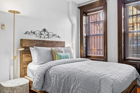 1BR Brownstone w Rare Outdoor Space House in Harlem