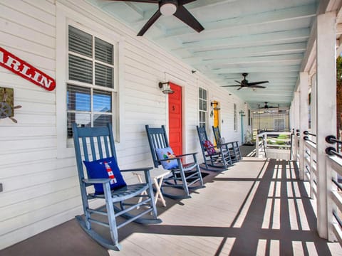 Beach Walk Apartment House House in Tybee Island