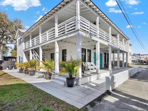 Ebb & Flow Apartment House House in Tybee Island