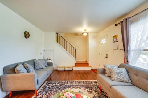 Cozy and Quiet Hanover Park Townhome! House in Schaumburg