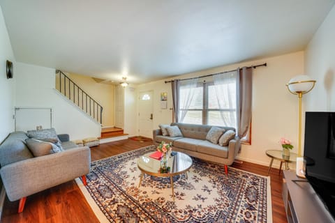 Cozy and Quiet Hanover Park Townhome! House in Schaumburg
