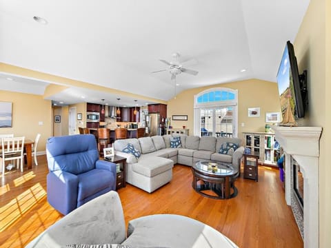 Spectacular 6 Bedroom Home On The Oceanblock In Beach Haven!!! Hot Tub!!! House in Beach Haven