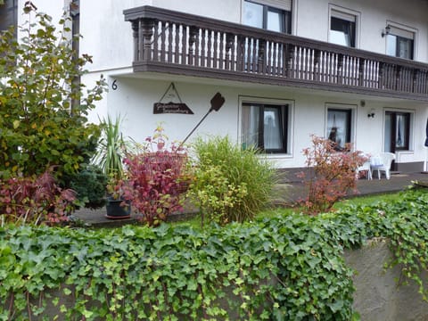 Facade/entrance, Spring, Day, Summer, Garden, Autumn, On site, Garden view, Time of day