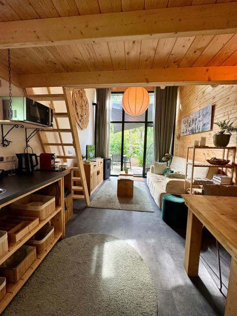 Kitchen or kitchenette, Photo of the whole room, Dining area