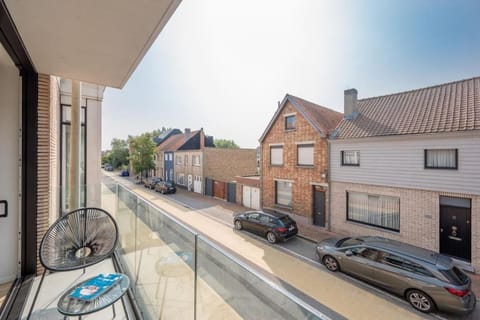 Balcony/Terrace, Street view