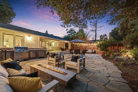 Spectacular Residence in Scenic Los Altos! Haus in Los Altos Hills
